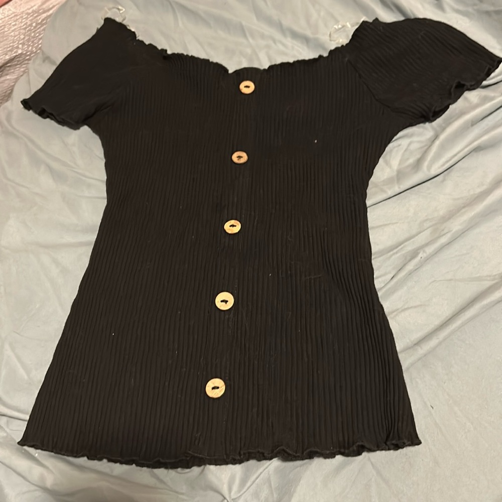 Off the shoulder black buttoned T shirt